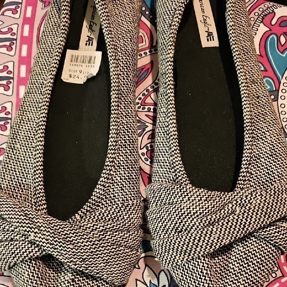 American Eagle Outfitters NWT Women's Black and White Flats